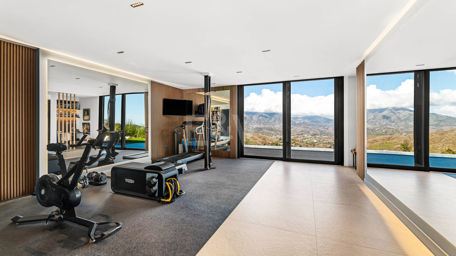 Villa Vista-Stunning Modern Villa with Panoramic Views and Luxury Amenities