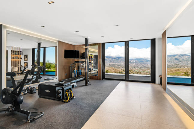 Villa Vista-Stunning Modern Villa with Panoramic Views and Luxury Amenities