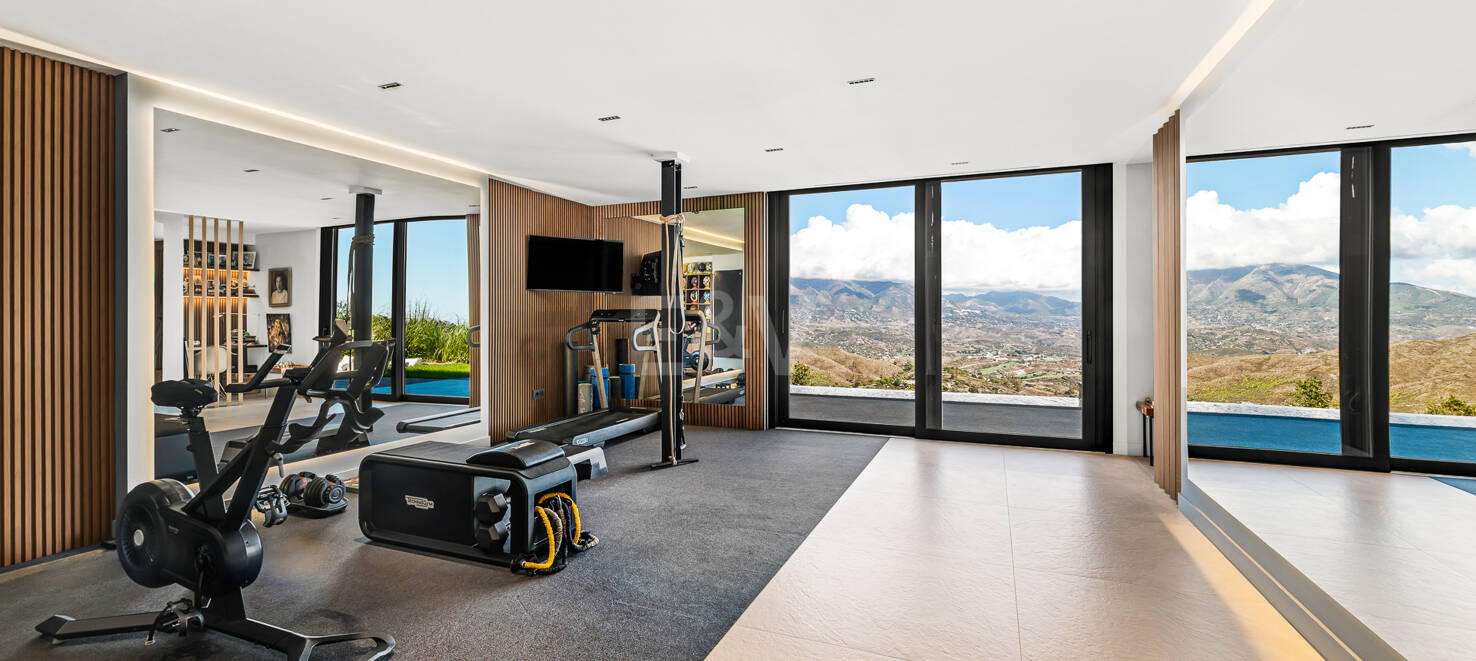 Atemberaubende moderne Villa mit Panoramablick und luxuriöser Ausstattung