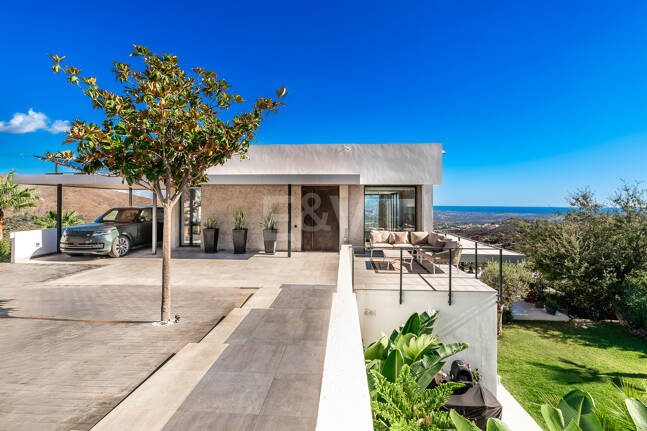 Villa Vista-Stunning Modern Villa with Panoramic Views and Luxury Amenities