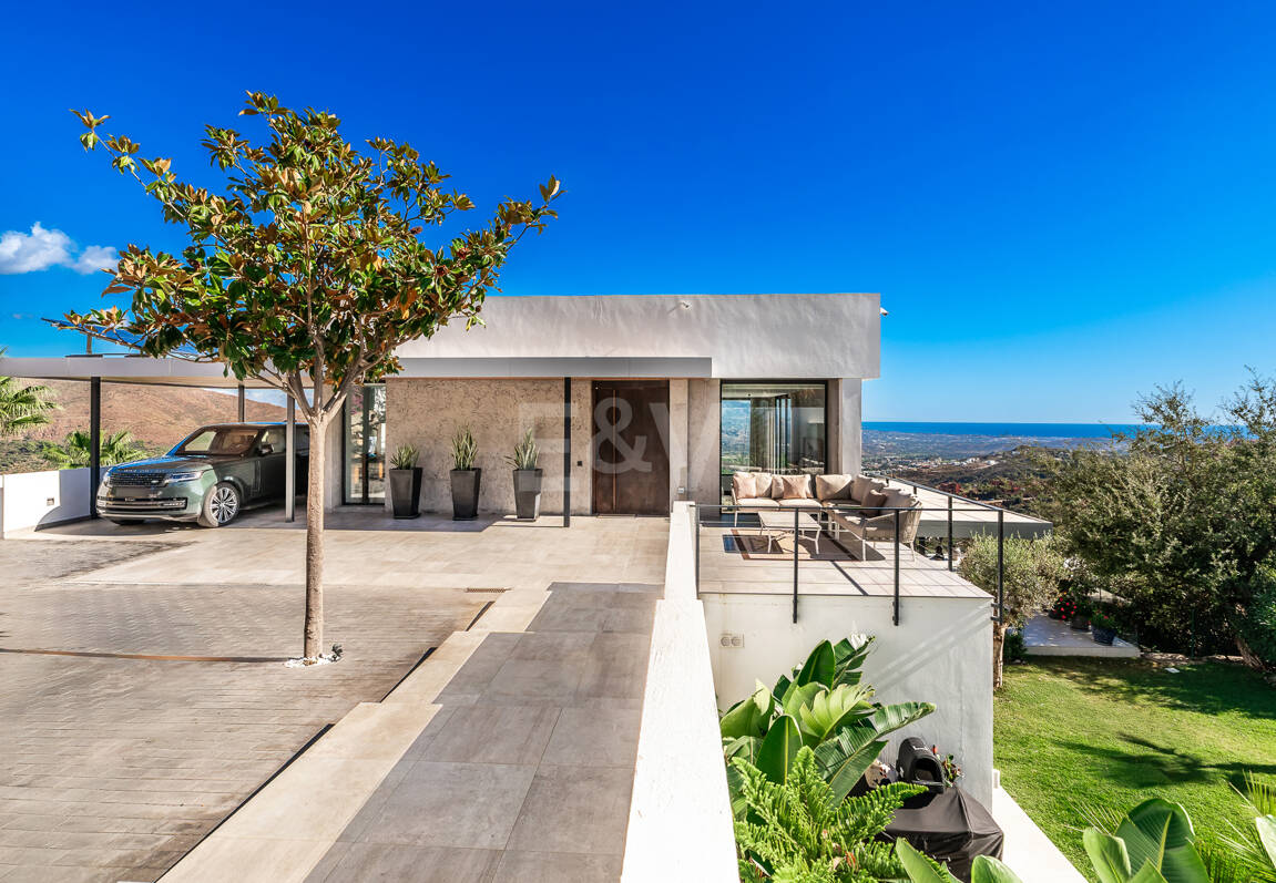 Villa Vista-Stunning Modern Villa with Panoramic Views and Luxury Amenities