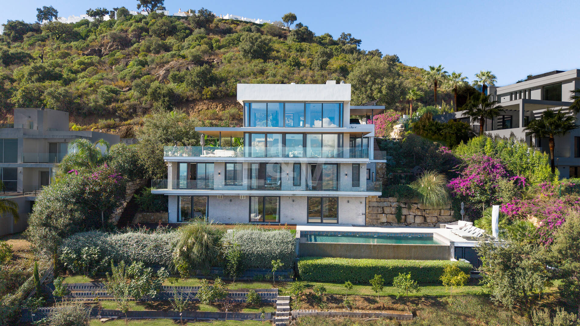 Villa Vista-Stunning Modern Villa with Panoramic Views and Luxury Amenities