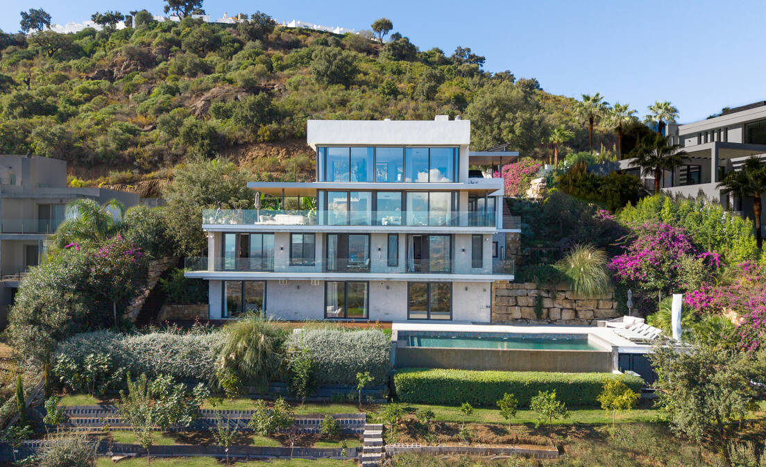 Superbe villa moderne à Altos de Elviria avec vue panoramique et équipements de luxe