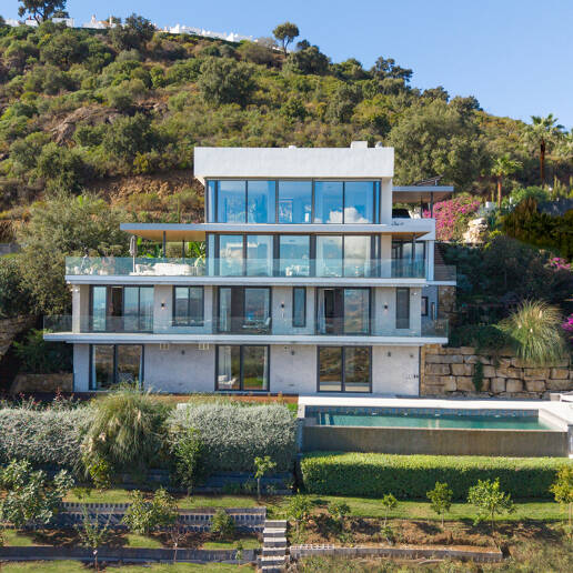 Atemberaubende moderne Villa mit Panoramablick und luxuriöser Ausstattung