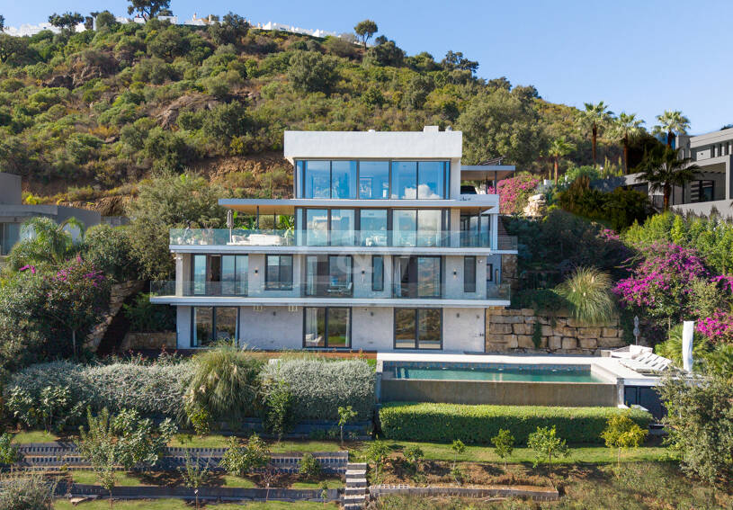 Villa Vista-Stunning Modern Villa with Panoramic Views and Luxury Amenities