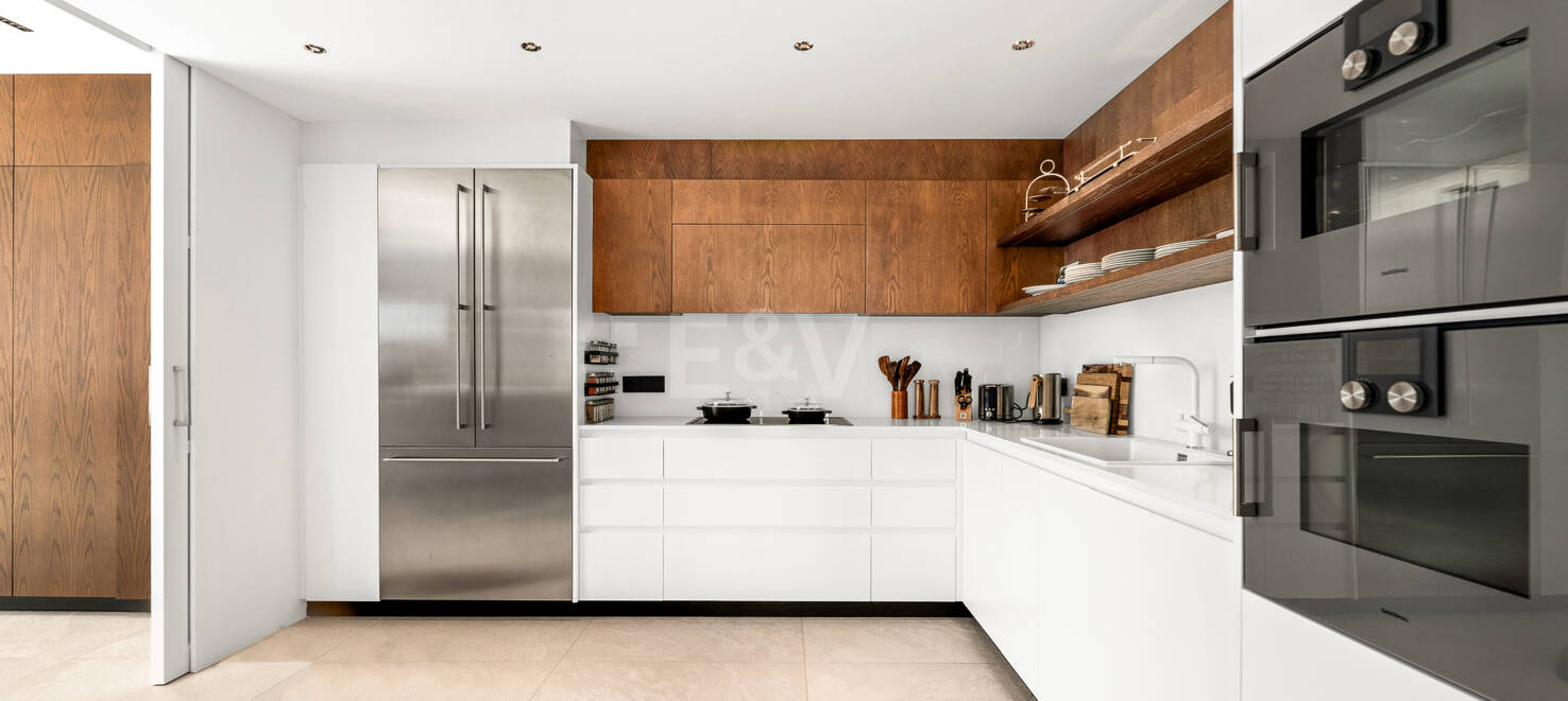 Atemberaubende moderne Villa mit Panoramablick und luxuriöser Ausstattung