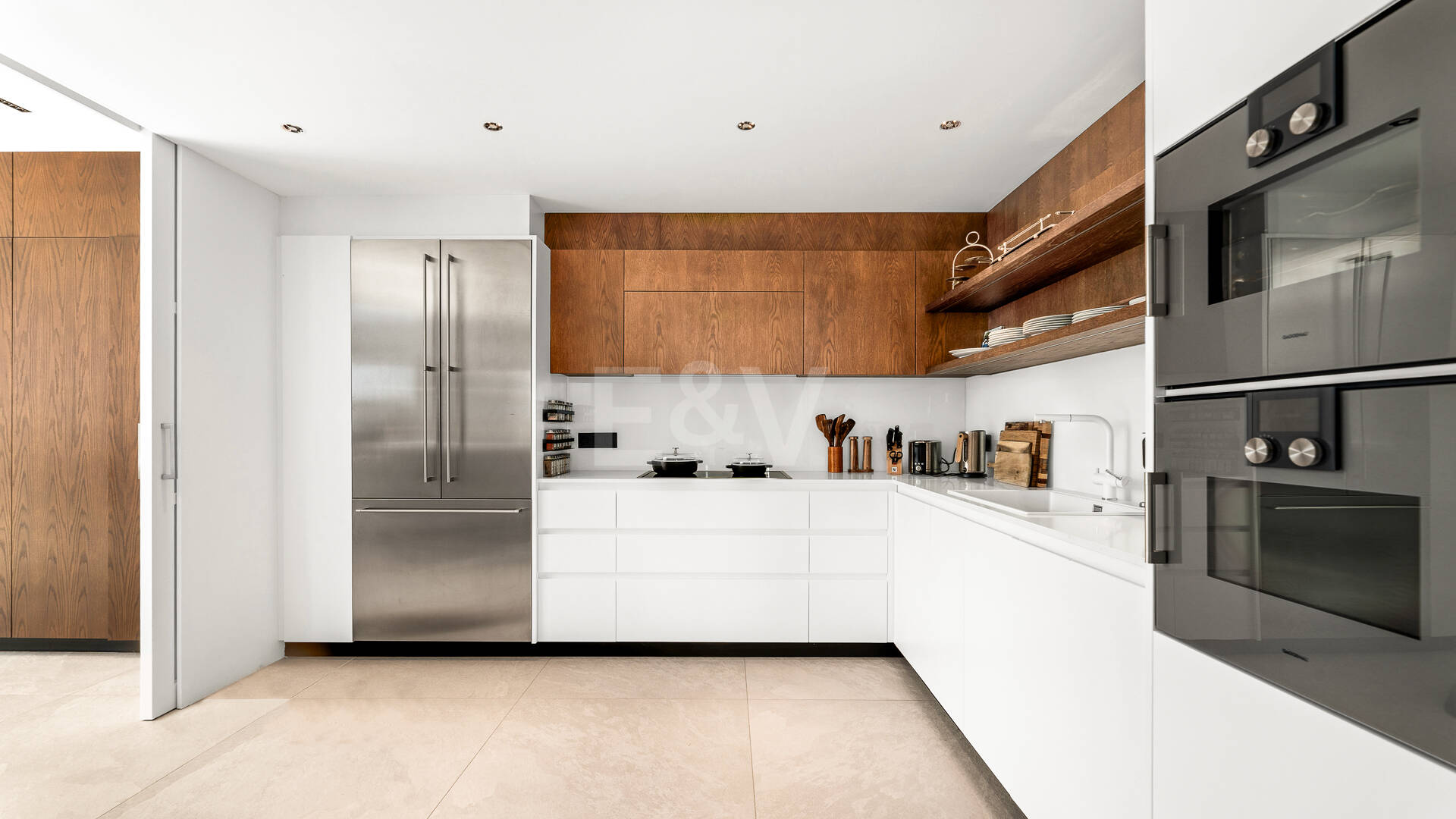 Villa Vista-Stunning Modern Villa with Panoramic Views and Luxury Amenities