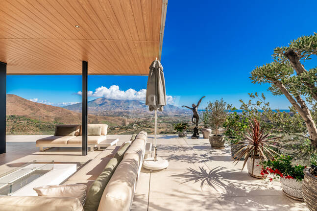Villa Vista-Stunning Modern Villa with Panoramic Views and Luxury Amenities
