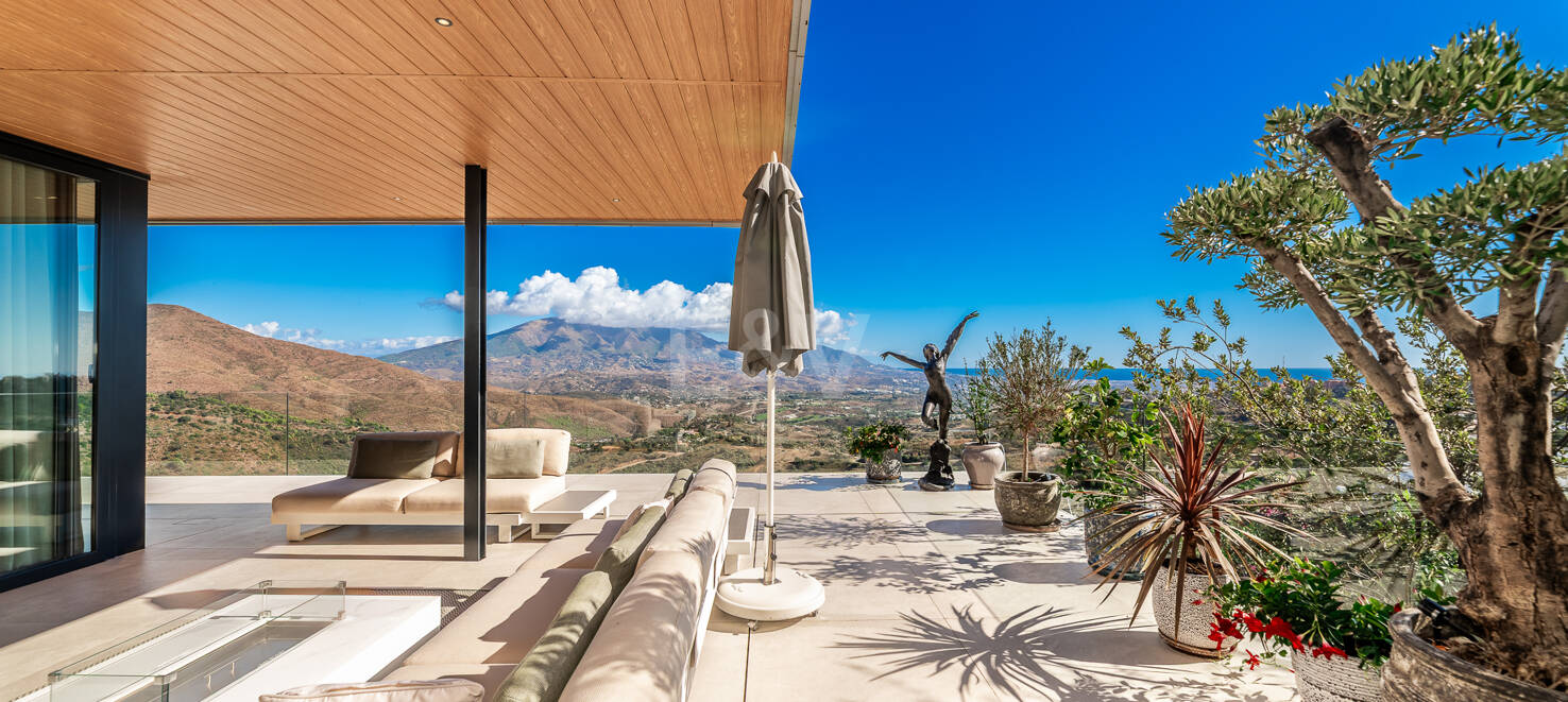 Atemberaubende moderne Villa mit Panoramablick und luxuriöser Ausstattung