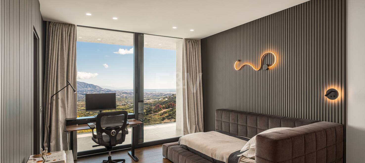 Stunning Modern Villa in Altos de Elviria with Panoramic Views and Luxury Amenities