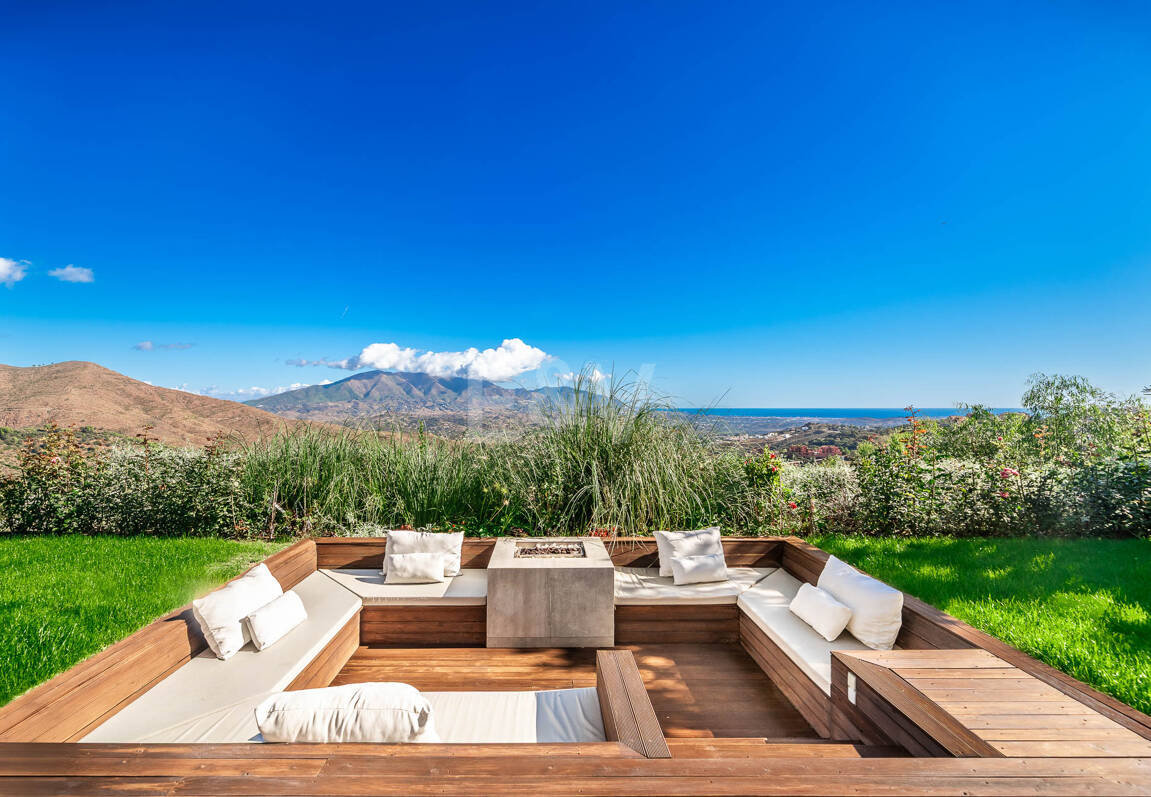 Villa Vista-Stunning Modern Villa with Panoramic Views and Luxury Amenities
