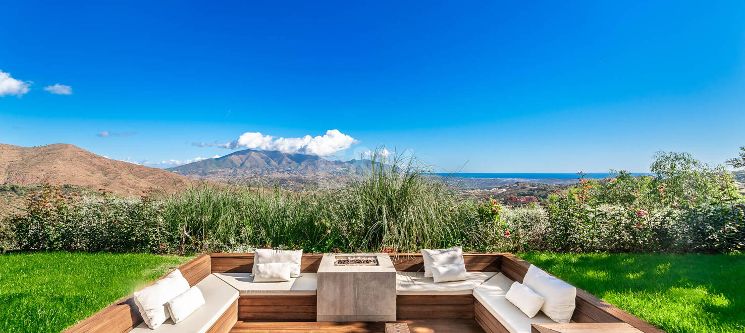 Atemberaubende moderne Villa mit Panoramablick und luxuriöser Ausstattung