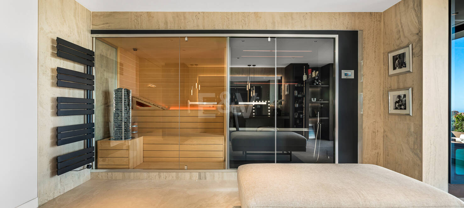 Atemberaubende moderne Villa mit Panoramablick und luxuriöser Ausstattung