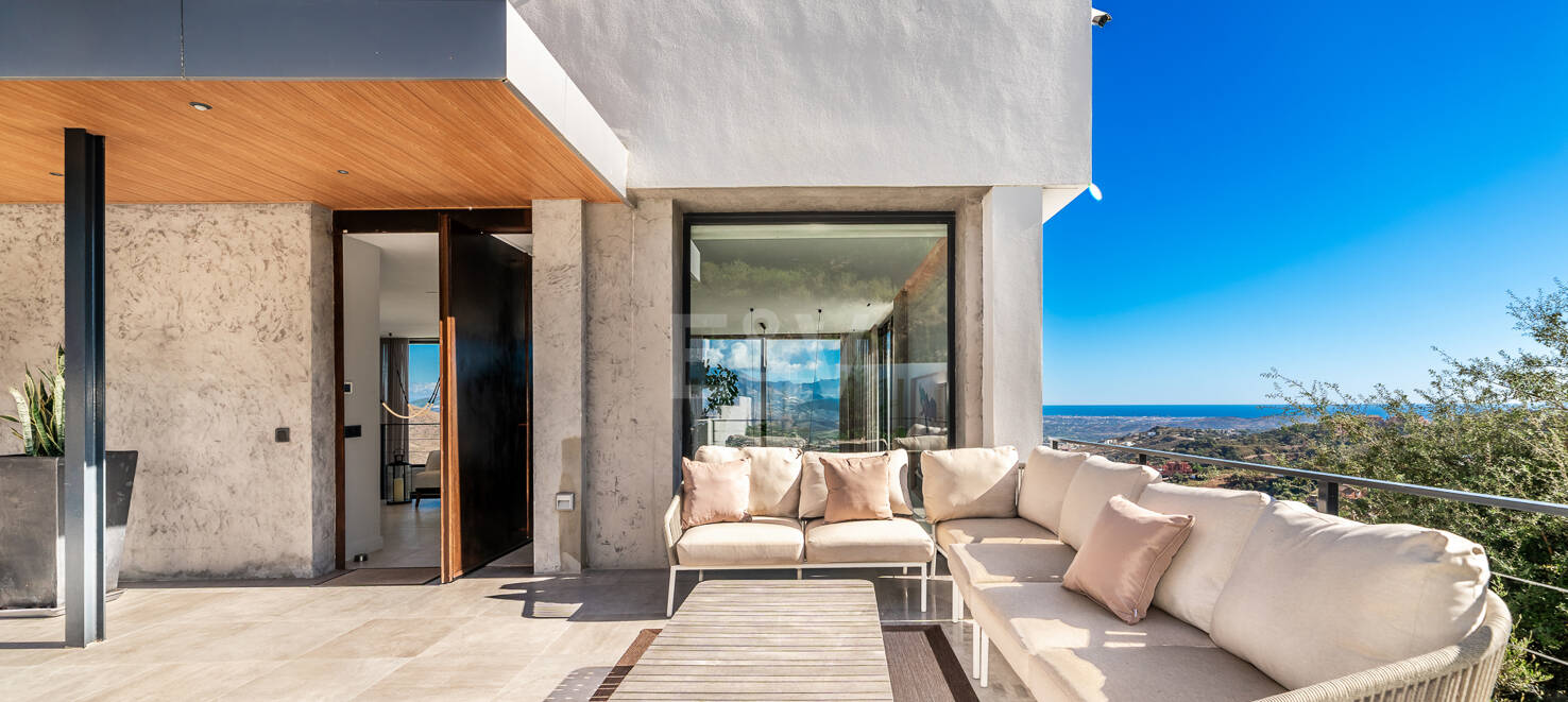 Atemberaubende moderne Villa mit Panoramablick und luxuriöser Ausstattung