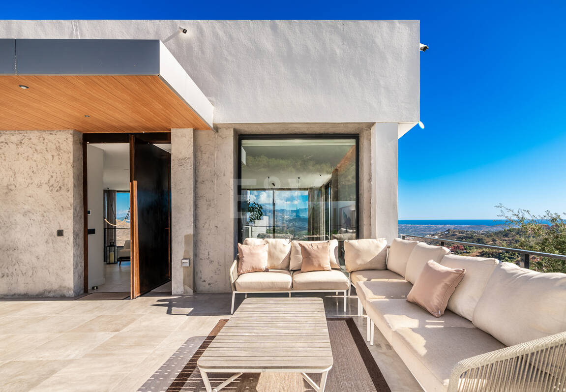 Villa Vista-Stunning Modern Villa with Panoramic Views and Luxury Amenities