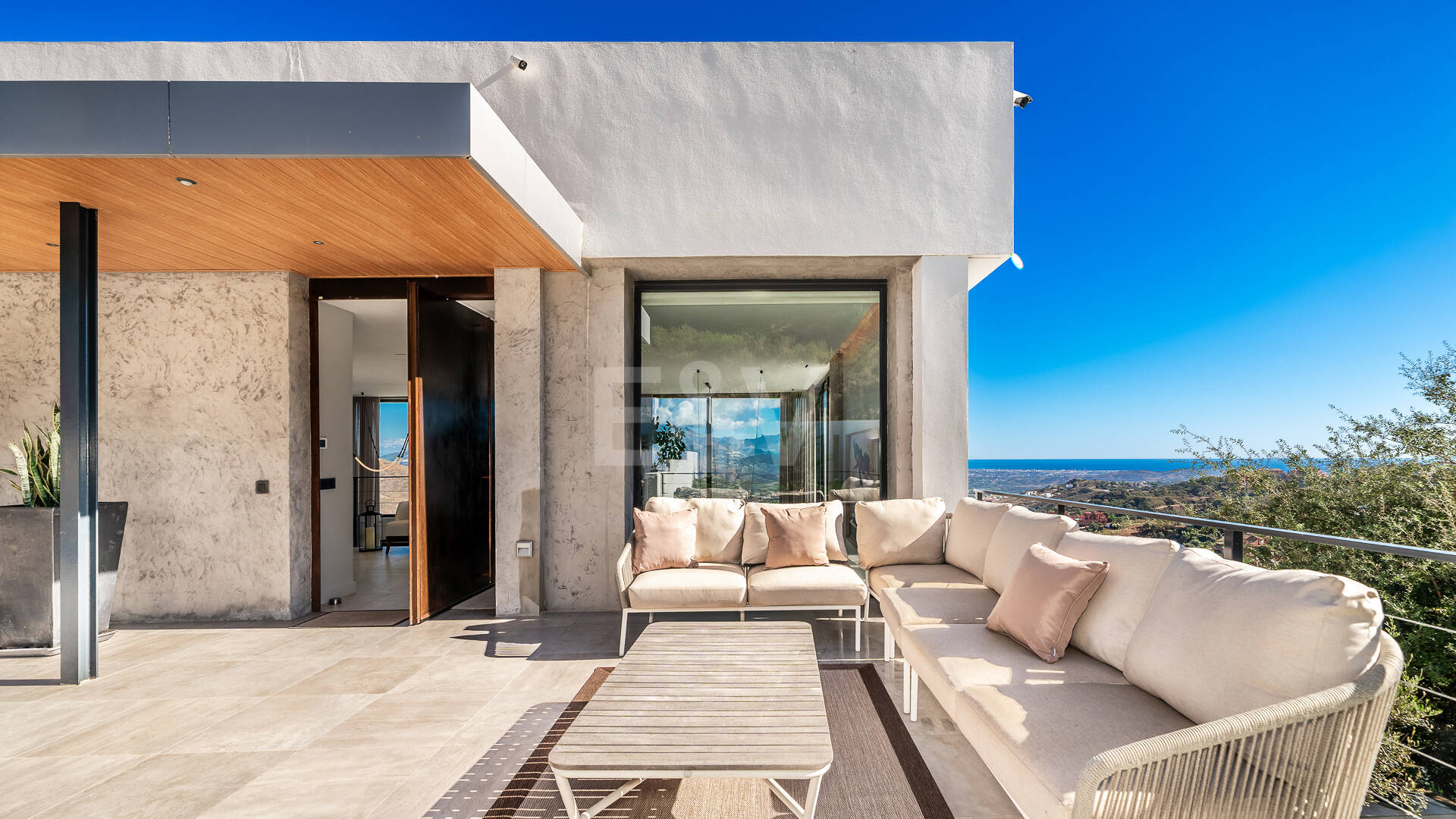 Villa Vista-Stunning Modern Villa with Panoramic Views and Luxury Amenities