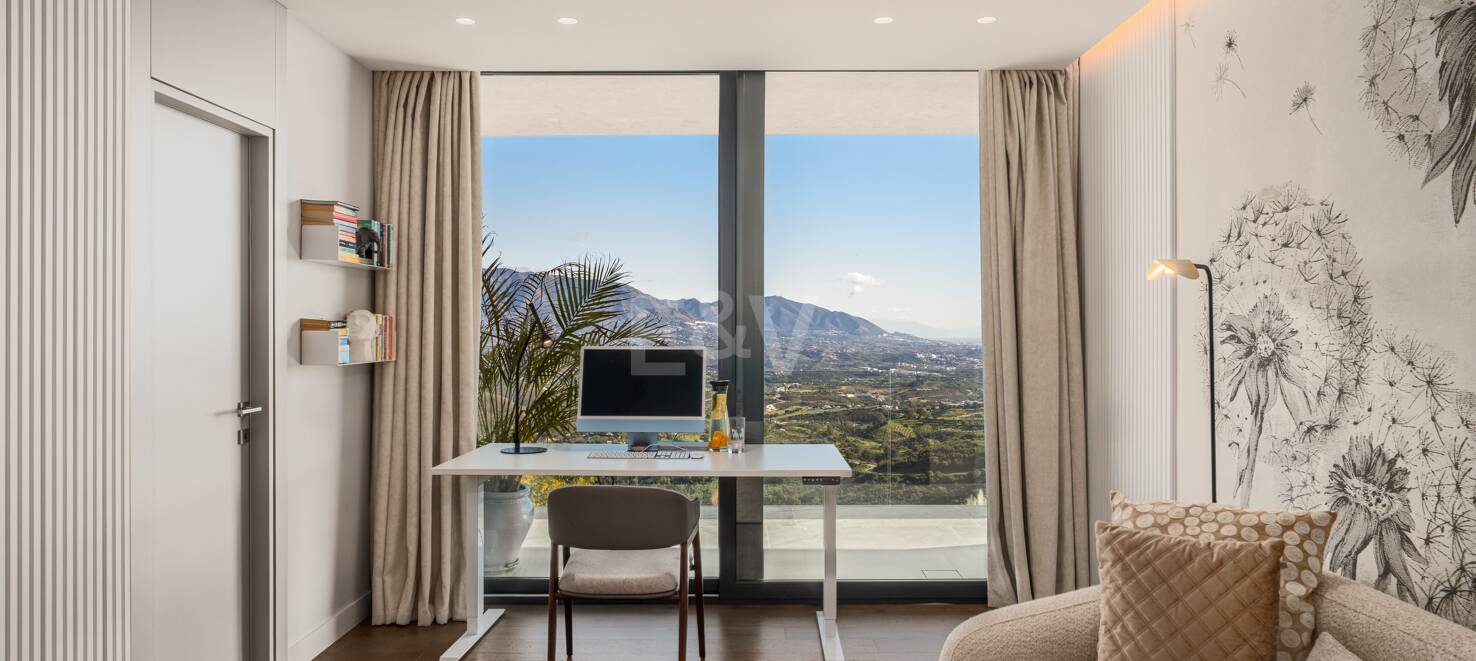 Stunning Modern Villa in Altos de Elviria with Panoramic Views and Luxury Amenities