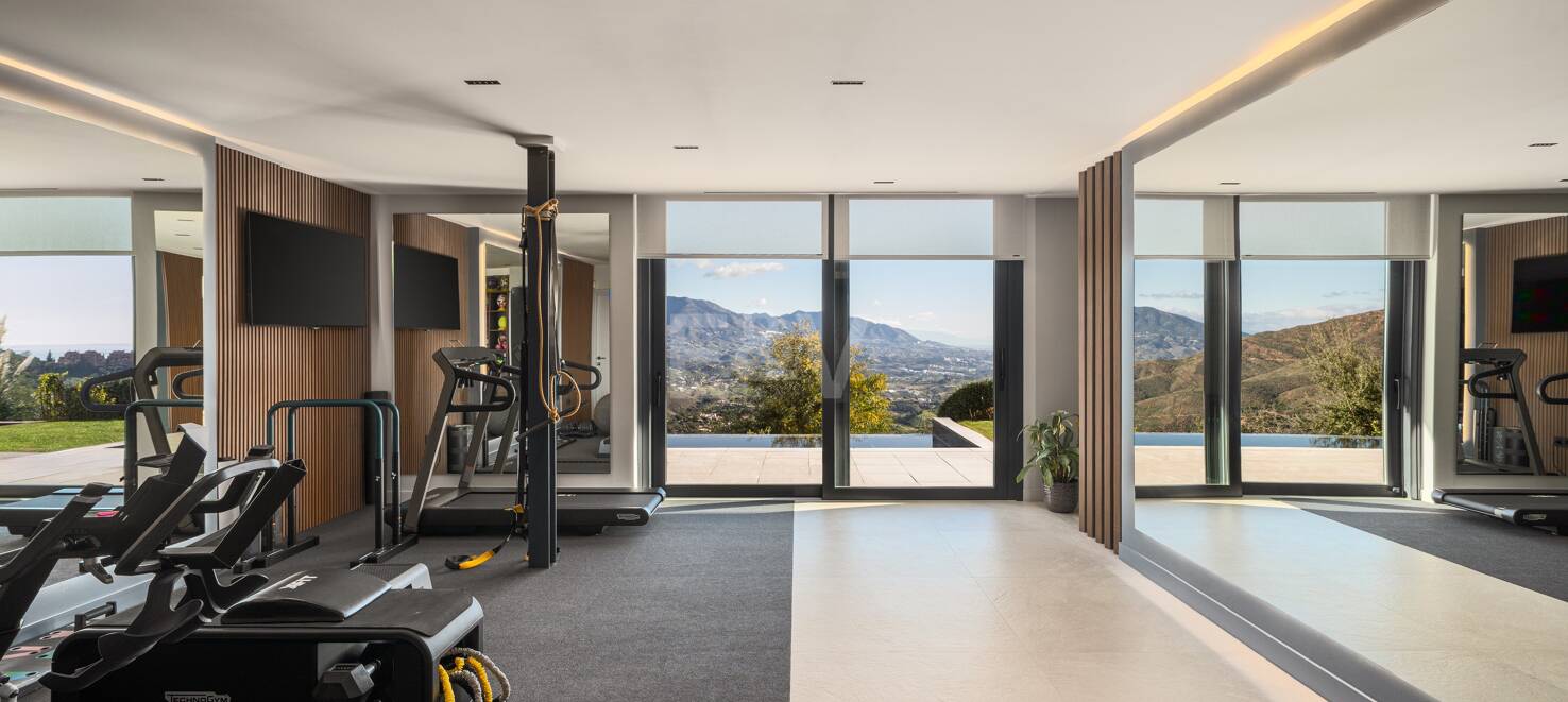Stunning Modern Villa in Altos de Elviria with Panoramic Views and Luxury Amenities