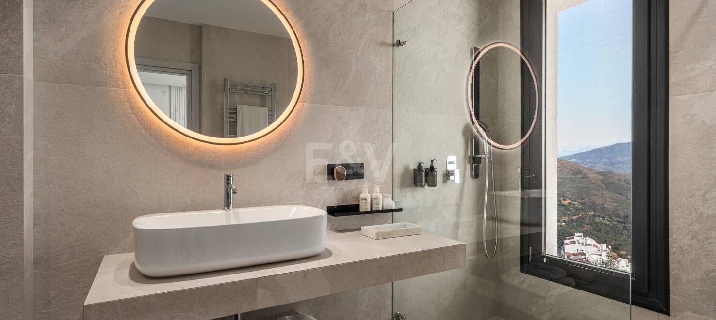 Stunning Modern Villa in Altos de Elviria with Panoramic Views and Luxury Amenities