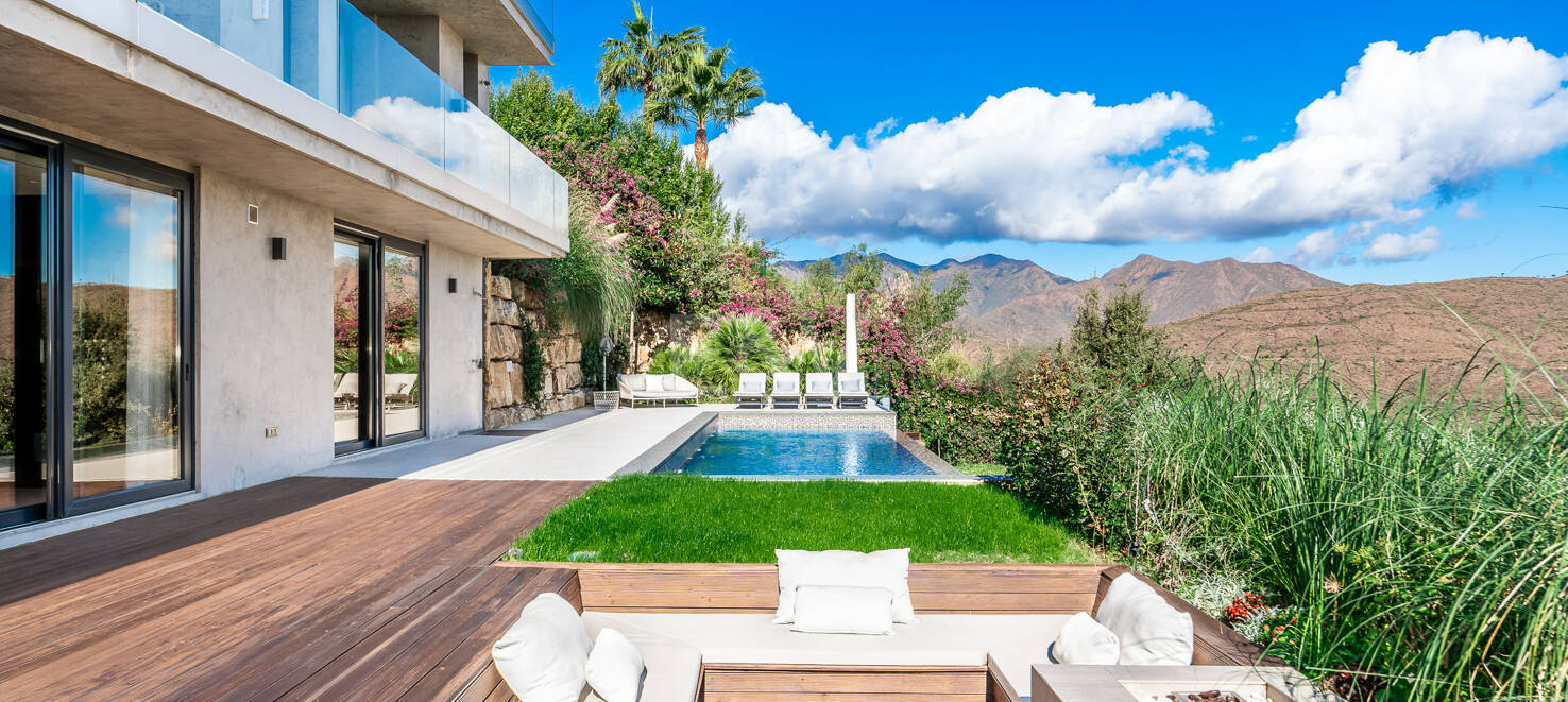 Atemberaubende moderne Villa mit Panoramablick und luxuriöser Ausstattung