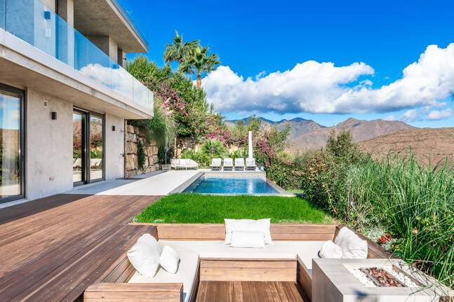 Villa Vista-Stunning Modern Villa with Panoramic Views and Luxury Amenities