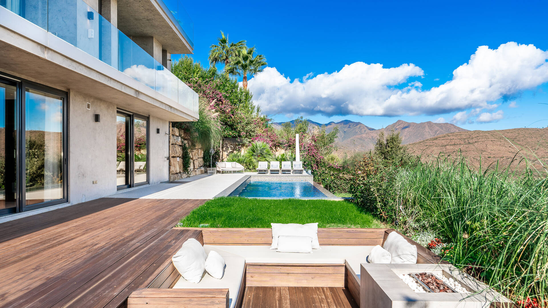 Villa Vista-Stunning Modern Villa with Panoramic Views and Luxury Amenities