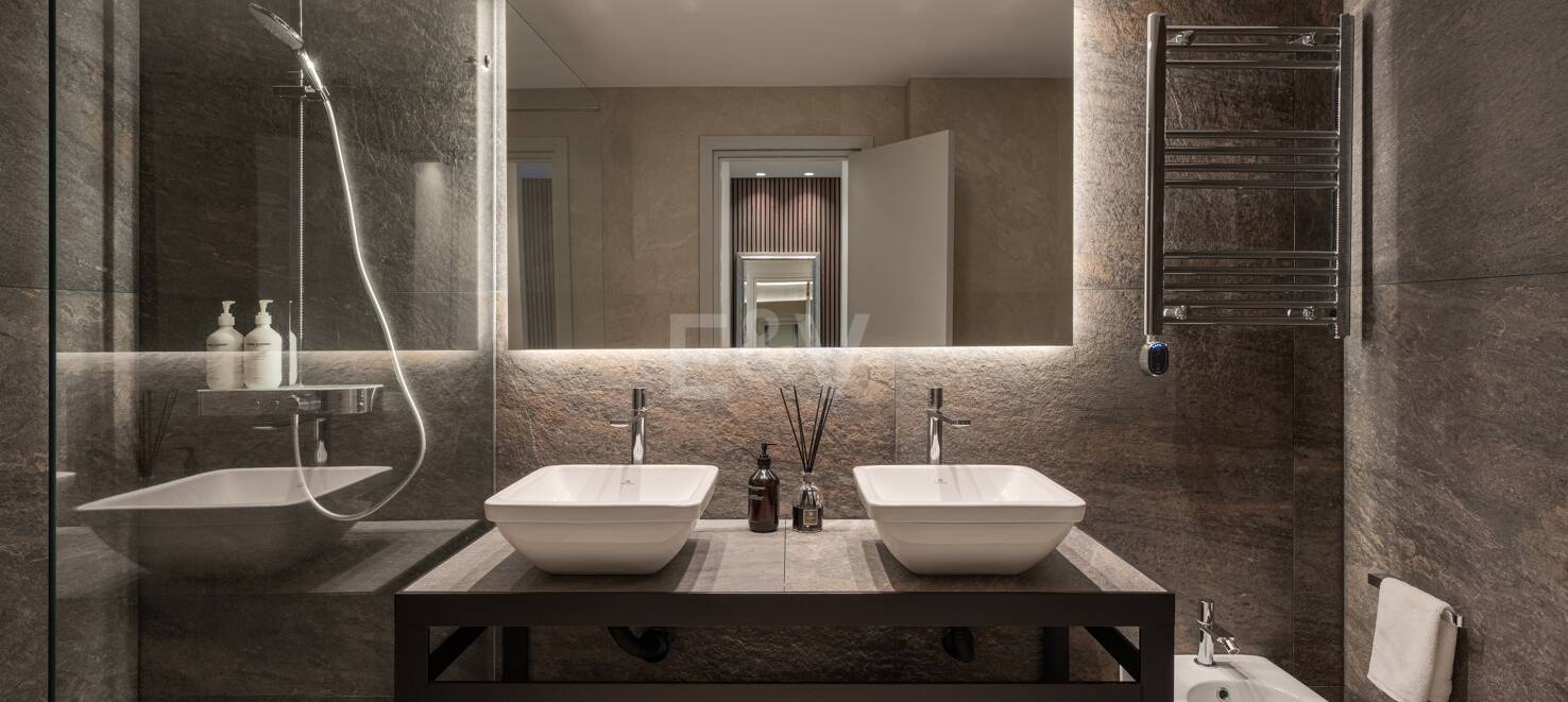 Stunning Modern Villa in Altos de Elviria with Panoramic Views and Luxury Amenities