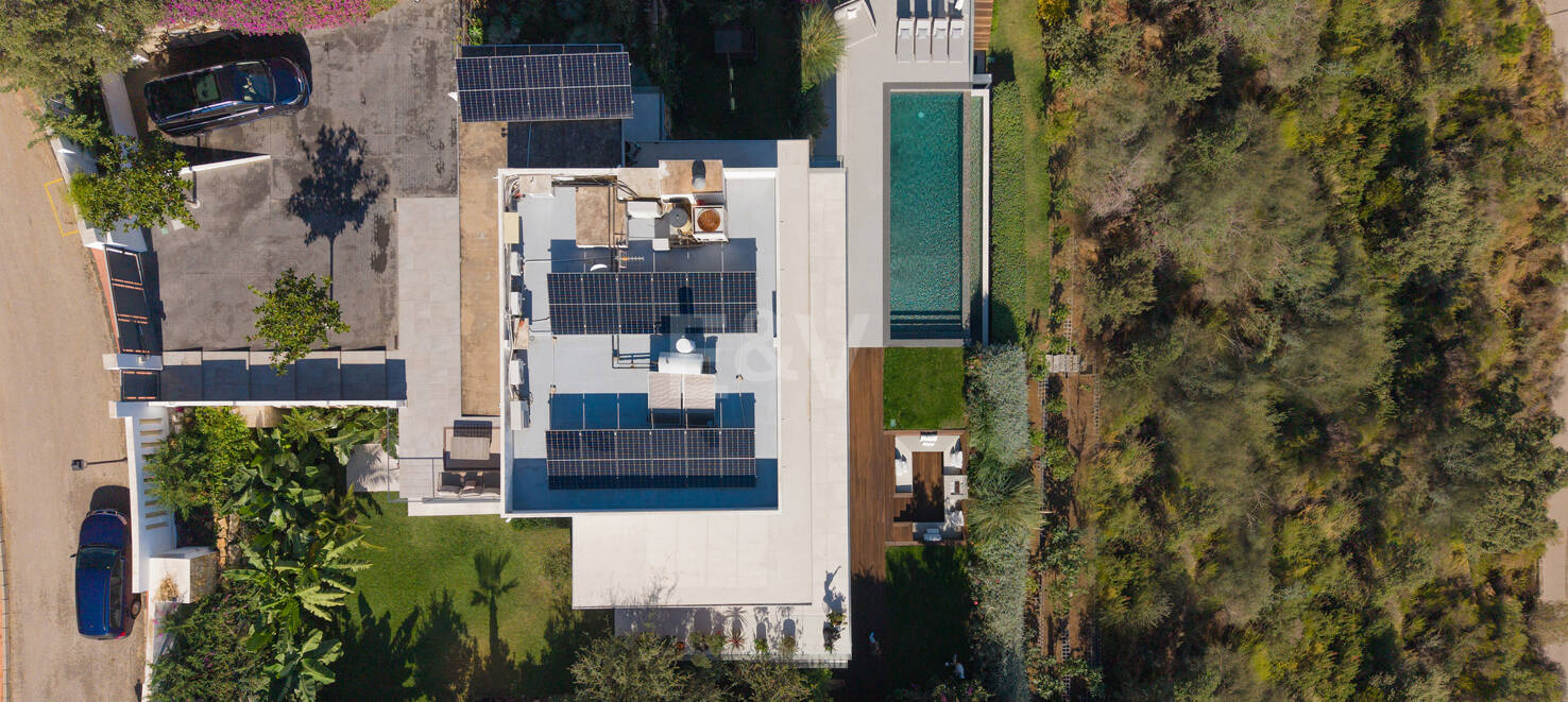 Atemberaubende moderne Villa mit Panoramablick und luxuriöser Ausstattung