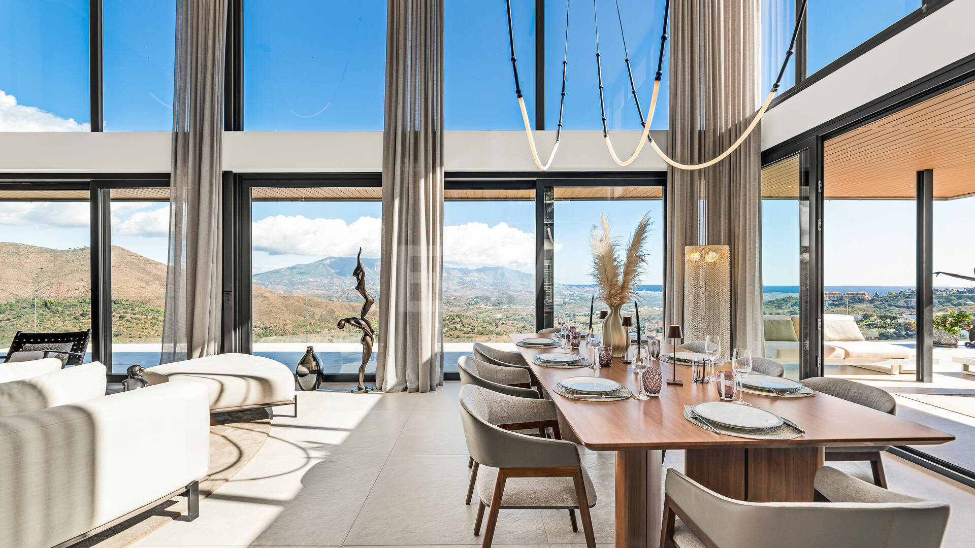 Villa Vista-Stunning Modern Villa with Panoramic Views and Luxury Amenities