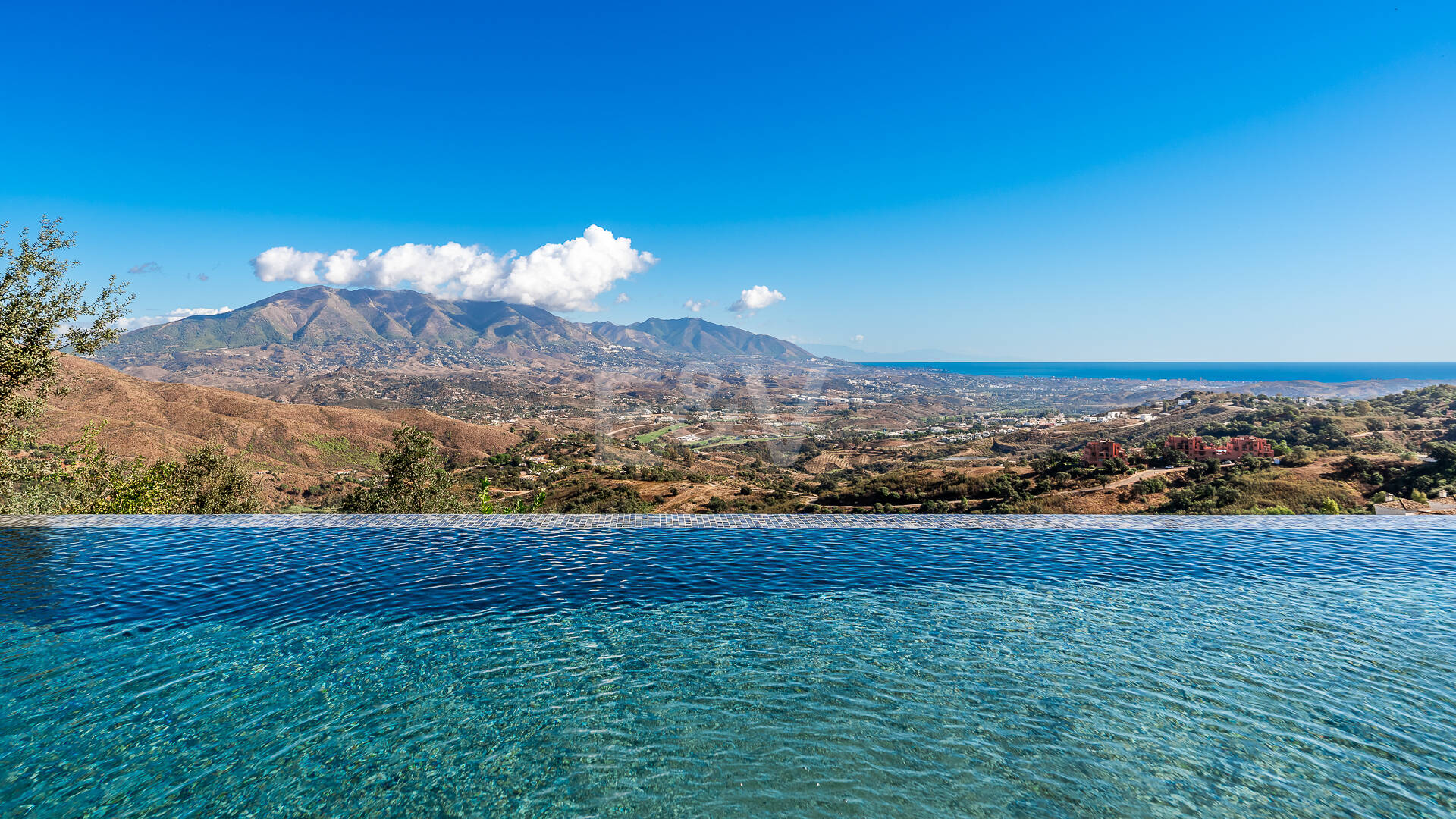 Villa Vista-Stunning Modern Villa with Panoramic Views and Luxury Amenities