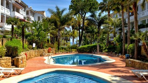 Two bedroom flat in the heart of Marbella's Golden Mile, just a few metres from the beach.