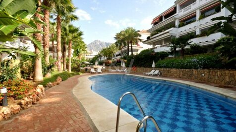 Two bedroom flat in the heart of Marbella's Golden Mile, just a few metres from the beach.