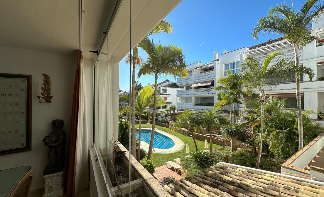 Two bedroom flat in the heart of Marbella's Golden Mile, just a few metres from the beach.