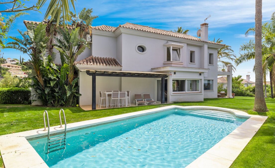 Villa with Panoramic Views in El Rosario