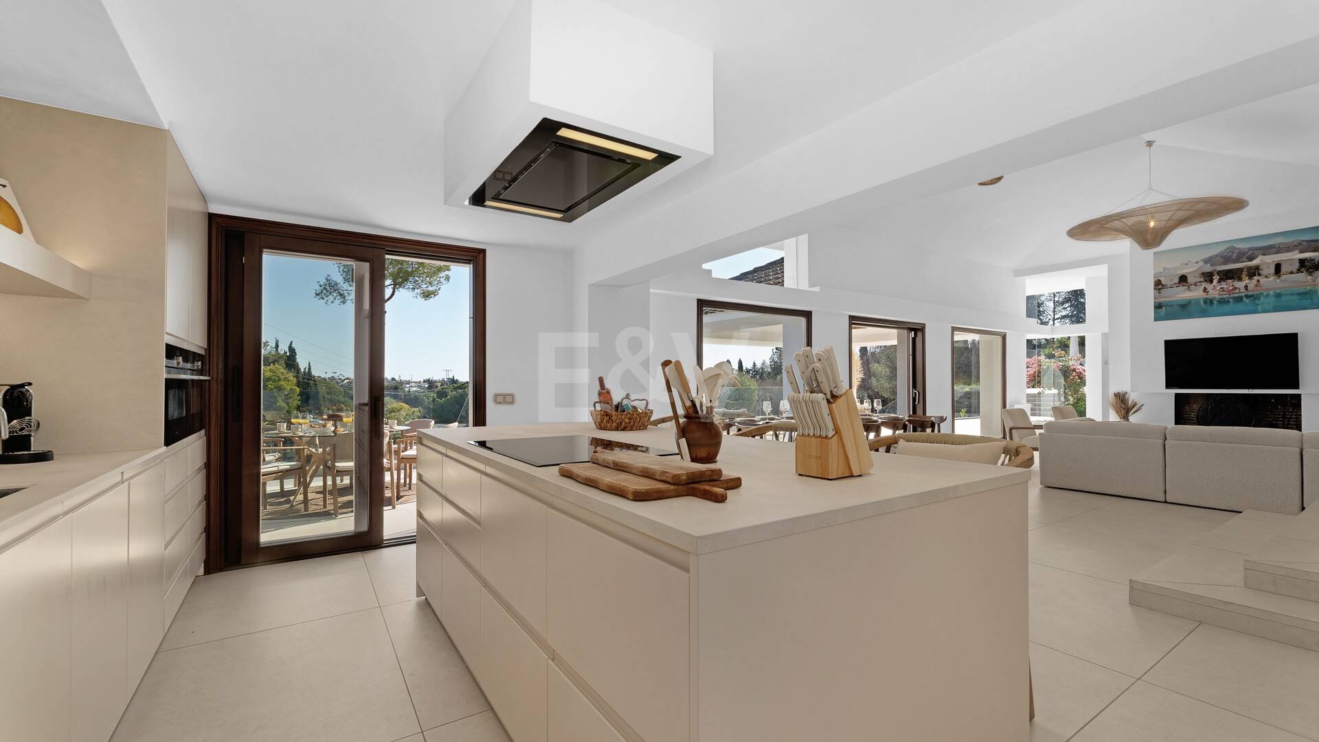 Icónica mansión histórica de Hollywood con servicios recreativos de élite