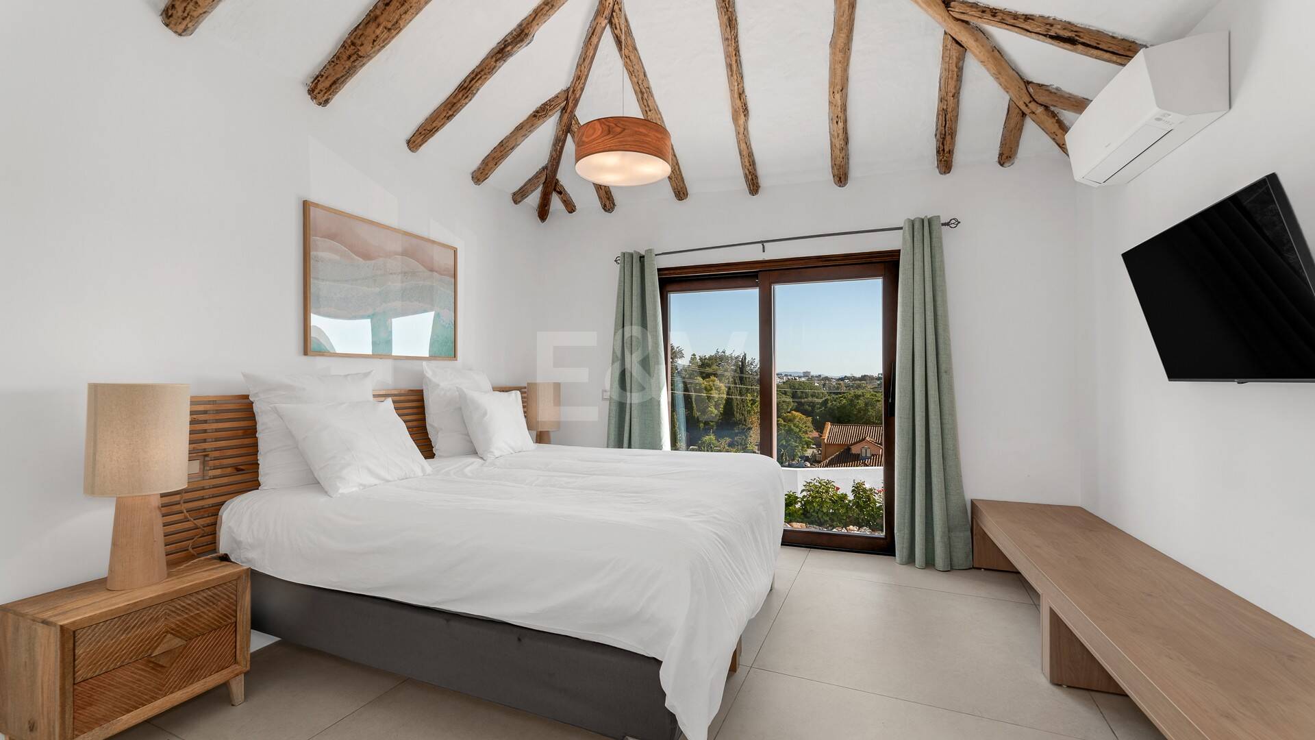 Icónica mansión histórica de Hollywood con servicios recreativos de élite