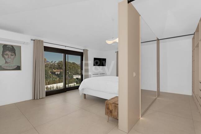 Icónica mansión histórica de Hollywood con servicios recreativos de élite