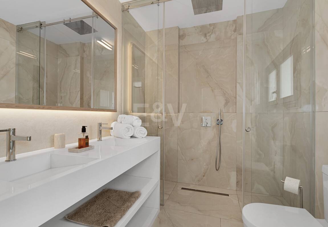 Icónica mansión histórica de Hollywood con servicios recreativos de élite