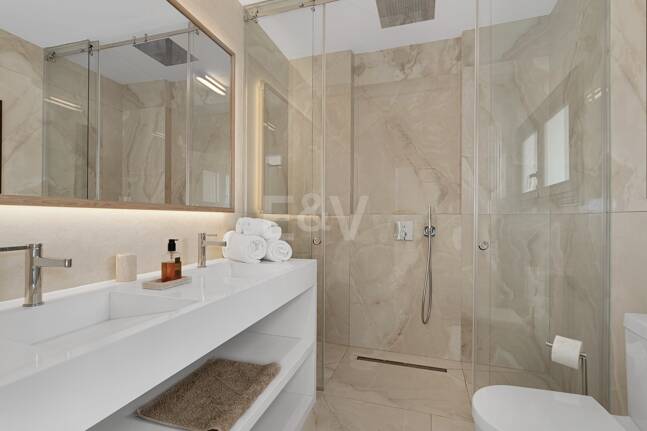 Icónica mansión histórica de Hollywood con servicios recreativos de élite