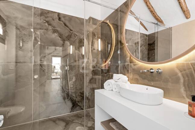 Icónica mansión histórica de Hollywood con servicios recreativos de élite