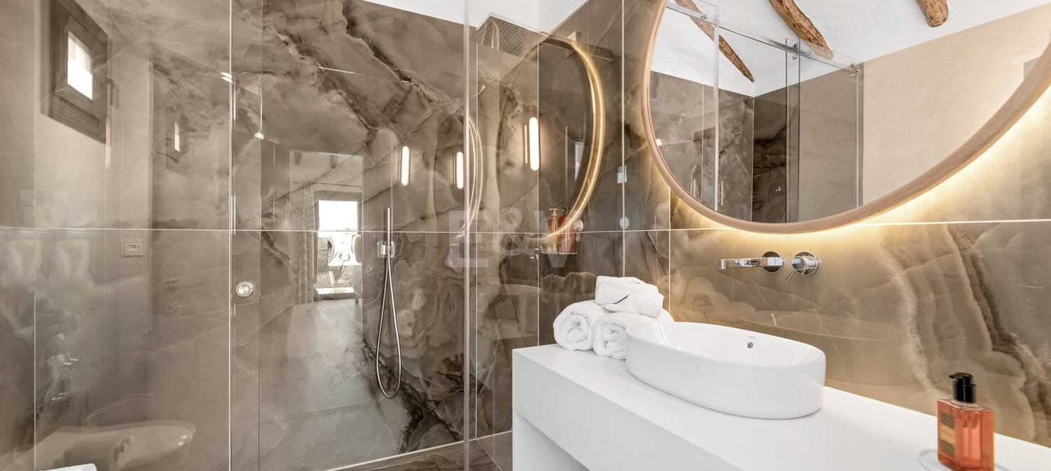 Iconic Luxury Mansion – A Timeless Gem in Guadalmina Alta