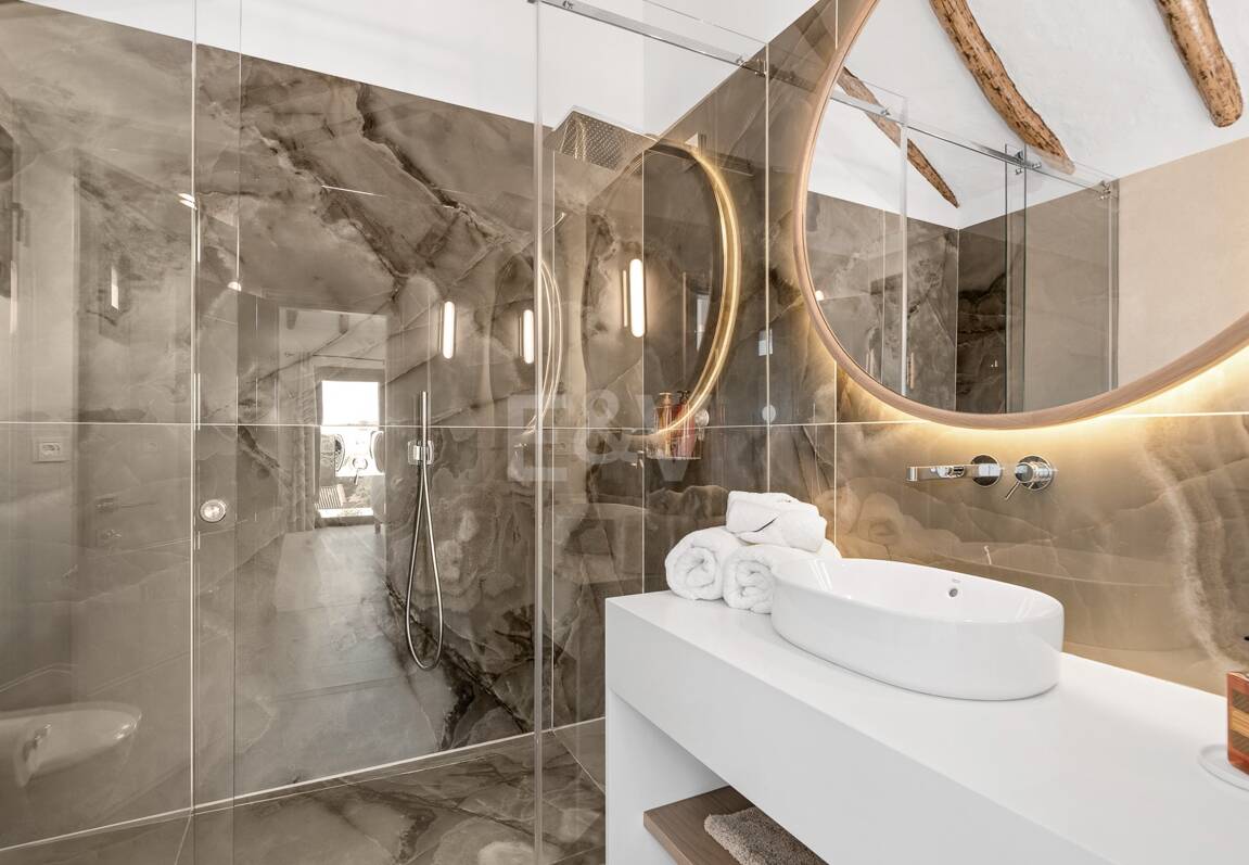 Icónica mansión histórica de Hollywood con servicios recreativos de élite