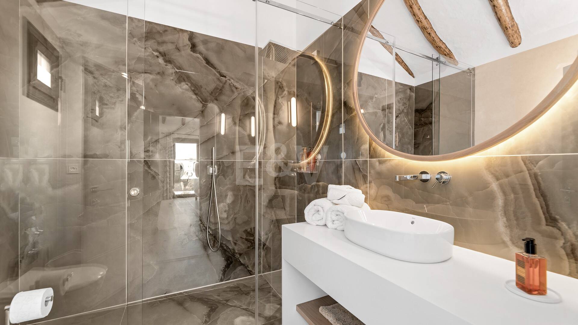 Icónica mansión histórica de Hollywood con servicios recreativos de élite