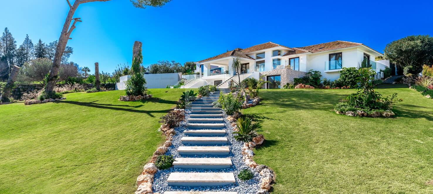 Iconic Luxury Mansion – A Timeless Gem in Guadalmina Alta