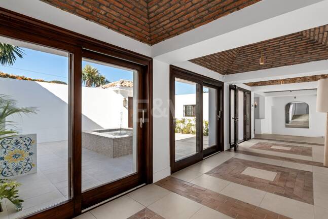 Icónica mansión histórica de Hollywood con servicios recreativos de élite