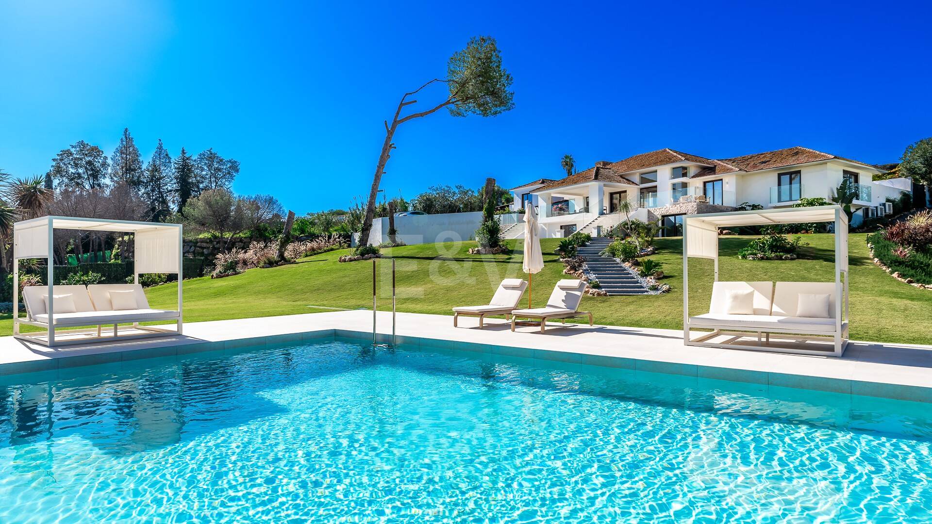 Icónica mansión histórica de Hollywood con servicios recreativos de élite