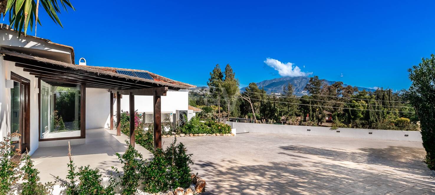 Iconic Luxury Mansion – A Timeless Gem in Guadalmina Alta