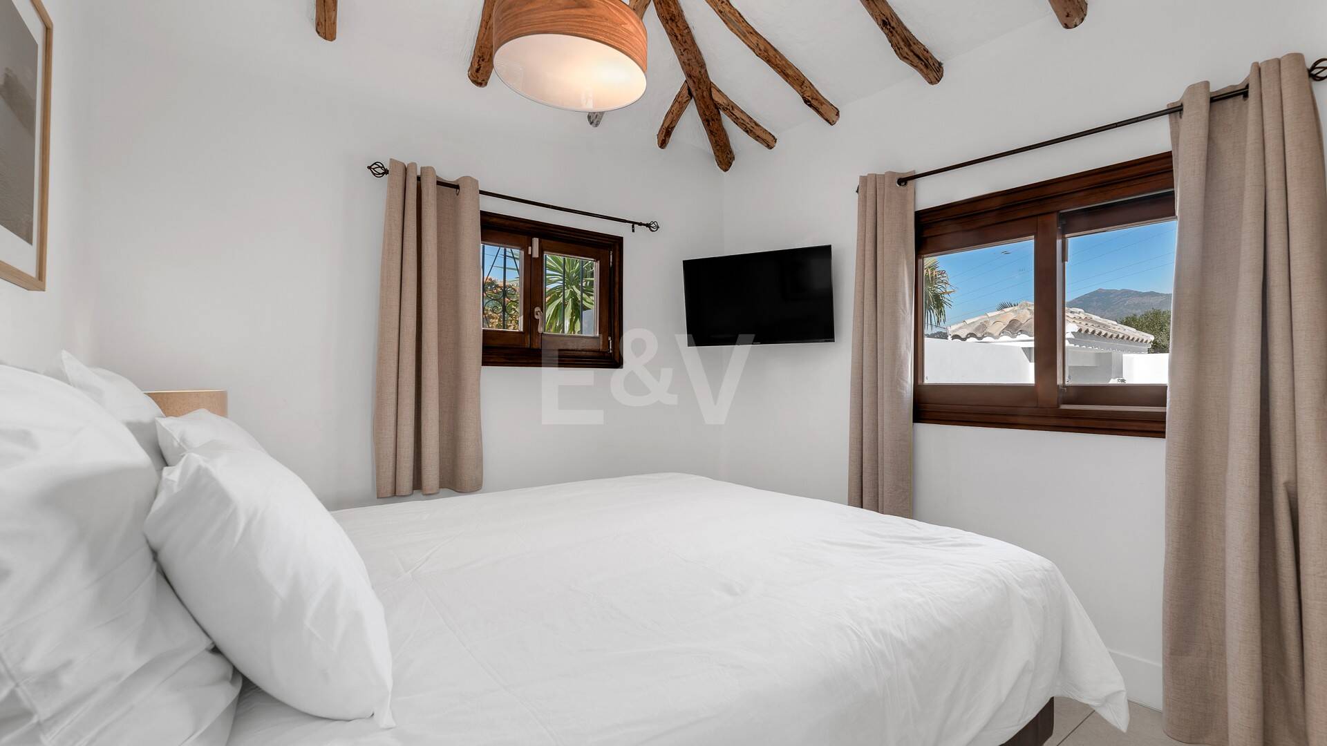 Icónica mansión histórica de Hollywood con servicios recreativos de élite