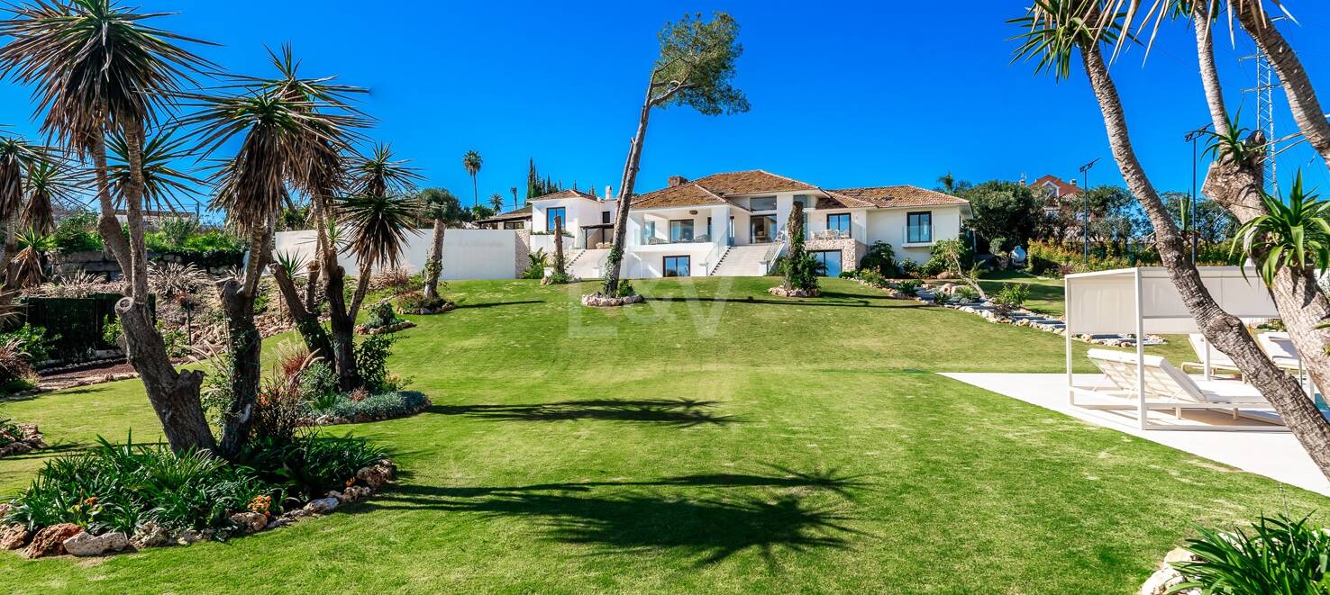 Iconic Luxury Mansion – A Timeless Gem in Guadalmina Alta