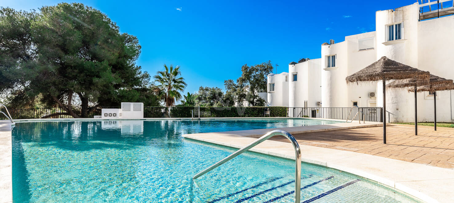 Luxury Modernized Townhouse close to Cabopino